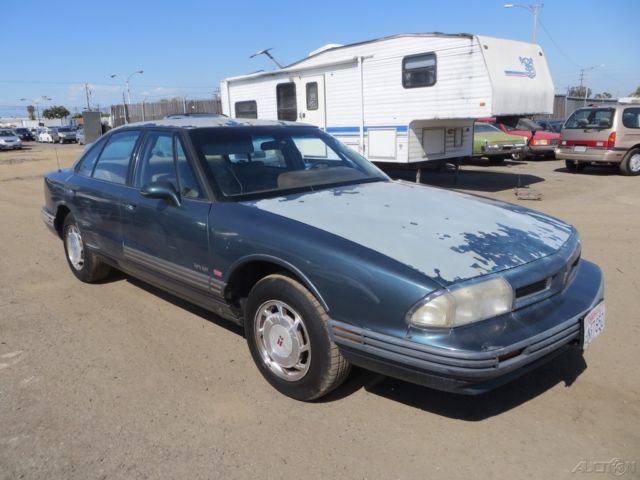 1993 Oldsmobile Eighty-Eight Royale Sedan 4-Door - photo 2