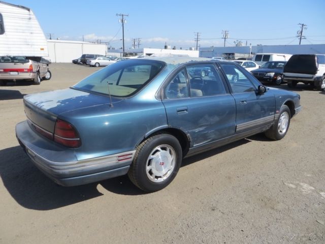 1993 Oldsmobile Eighty-Eight Royale Sedan 4-Door - photo 4