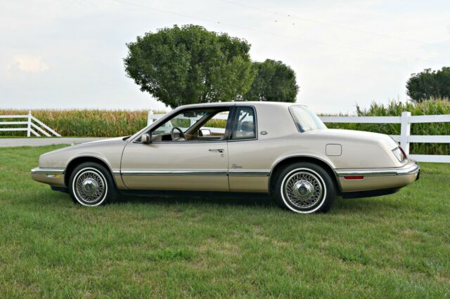 1993 Buick Riviera - photo 2