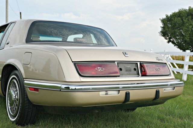 1993 Buick Riviera - photo 4
