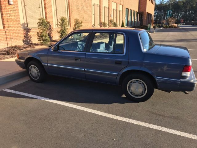 1993 Plymouth Acclaim Base - photo 2