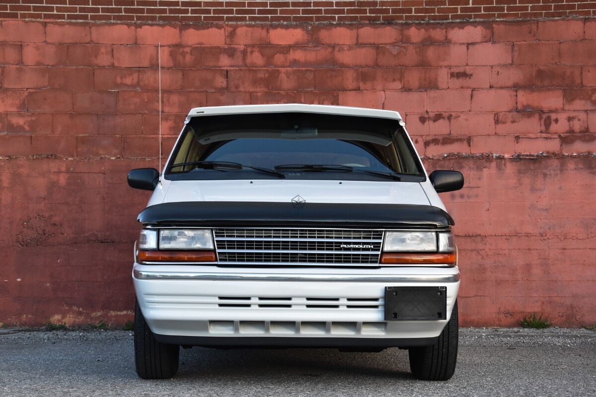 1993 Plymouth Voyager LE - photo 4