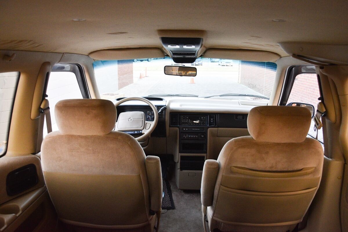 1993 Plymouth Voyager LE - photo 9