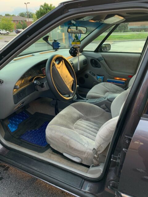 1993 Pontiac Bonneville SE - photo 5