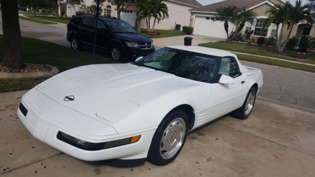 1993 RARE 40th Anniversary Triple White Chevrolet Corvette - Less than 25,000 mi 1993 Chevrolet Corvette Convertible