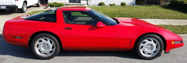 1993 RED CORVETTE 40th Anniversary EDITION Chevrolet Automatic Coupe 1993 Chevrolet Corvette 40th Anniversary Edition Hatchback 2-Door
