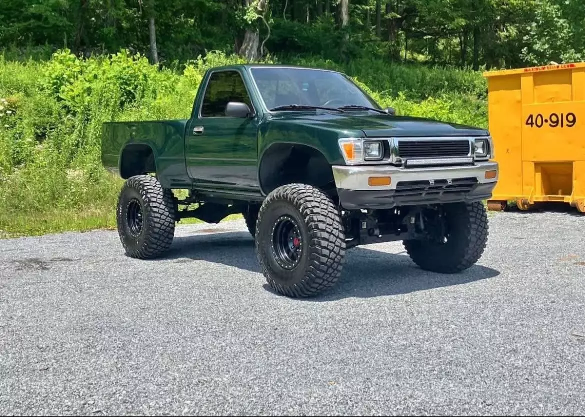 1993 Restomod Toyota Pickup 22RE 1993 Toyota 22RE pickup
