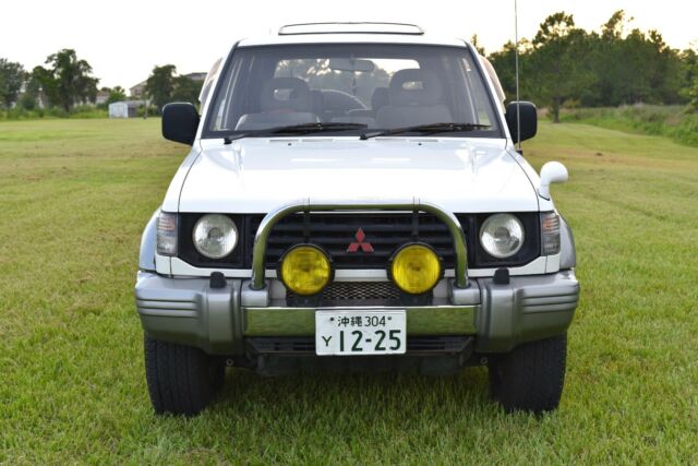 1993 Mitsubishi Montero - photo 2