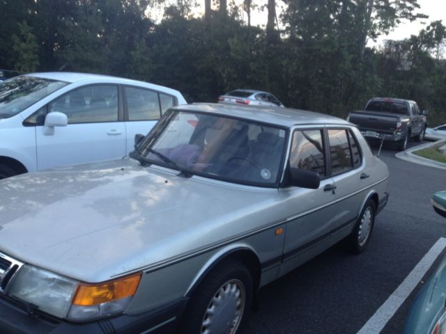 1993 Saab 900 S Sedan 4-Door 2.1L, low mileage -- only 79,.950 Miles 1993 Saab 900 S