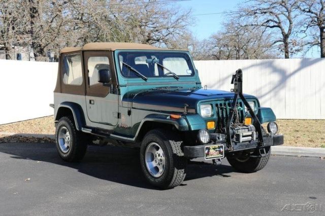 1993 Jeep Wrangler Sahara 2dr 4WD auto 28k orig miles winch tow bar - photo 2