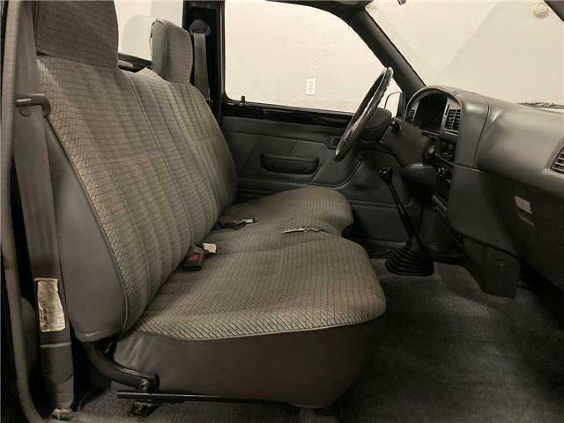 1993 Toyota 2WD Pickups 100k mi - photo 4