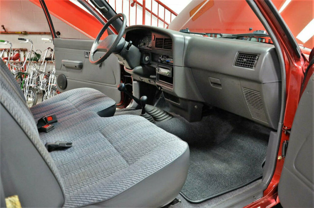 1993 Toyota 4WD Pickups Std Bed DLX 5-Speed 4WDemand - photo 12