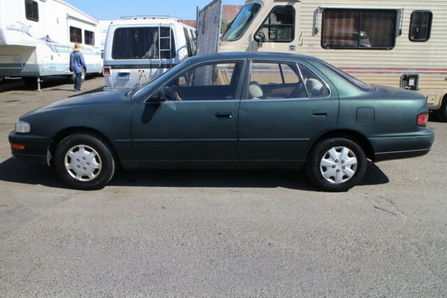 1993 Toyota Camry LE - photo 2