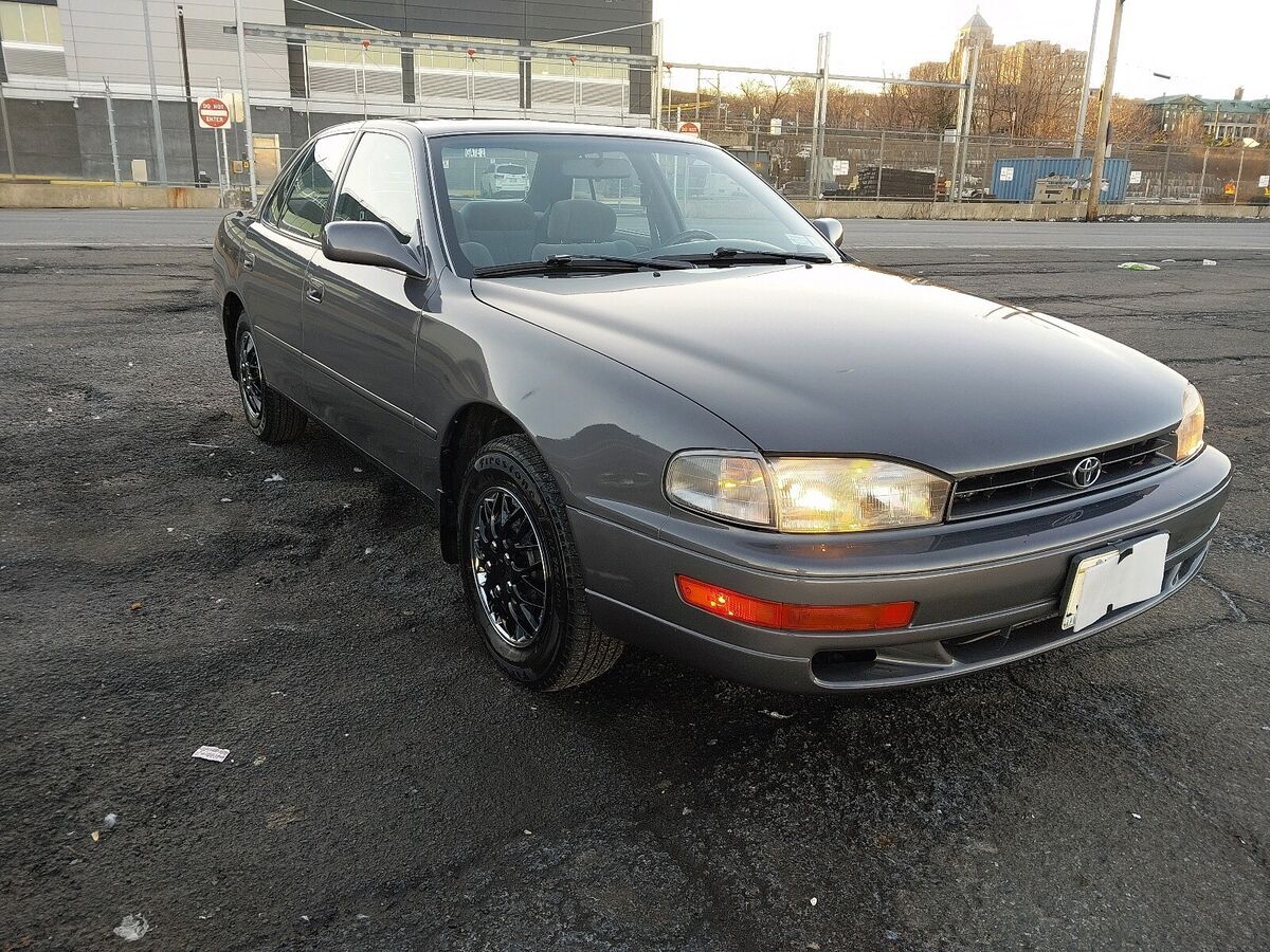 1993 Toyota Camry LE - photo 2