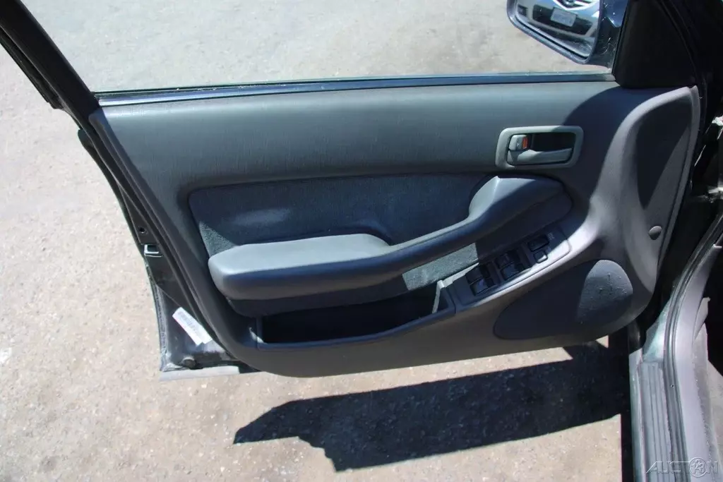 1993 Toyota Camry LE - photo 10