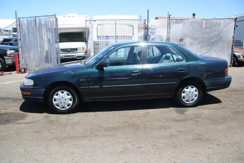 1993 Toyota Camry LE - photo 3