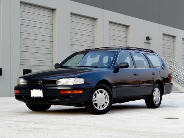 1993 Toyota Camry LE - photo 2