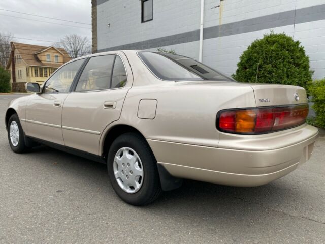 1993 Toyota Camry LE - photo 2