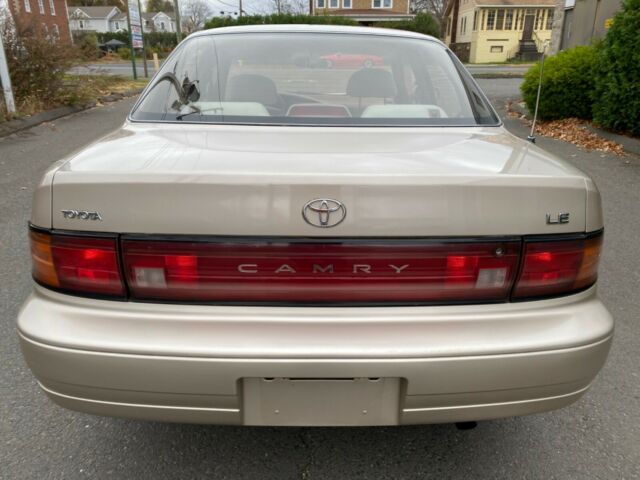 1993 Toyota Camry LE - photo 3