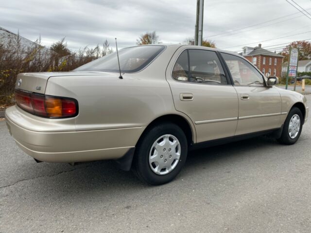 1993 Toyota Camry LE - photo 4