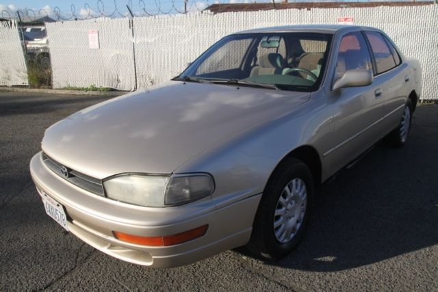 1993 Toyota Camry LE Automatic 4 Cylinder NO RESERVE 1993 Toyota Camry LE Sedan 4-Door