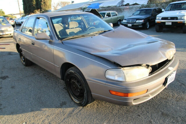 1993 Toyota Camry LE - photo 3