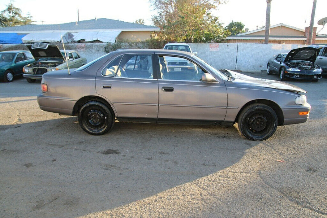 1993 Toyota Camry LE - photo 4