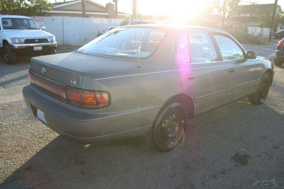 1993 Toyota Camry LE - photo 5