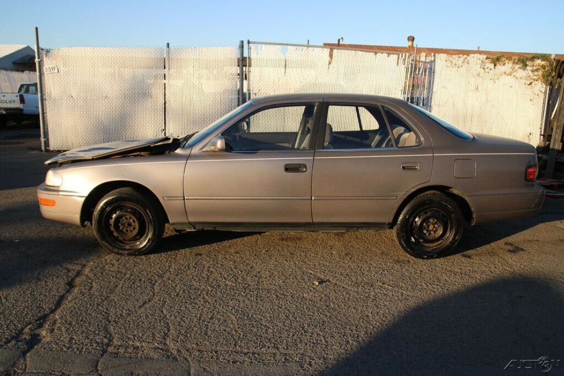 1993 Toyota Camry LE - photo 8