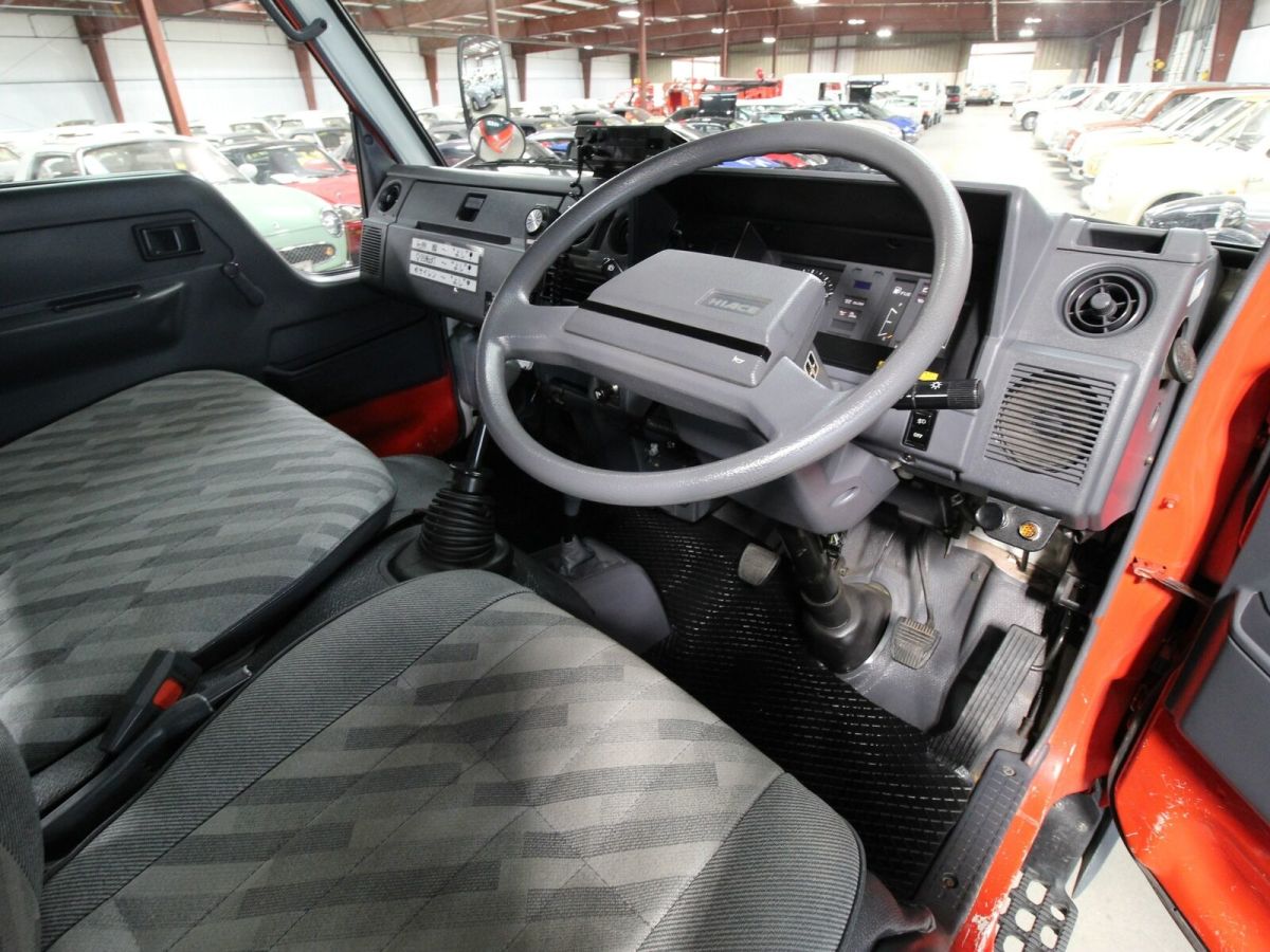 1993 Toyota HiAce - photo 10