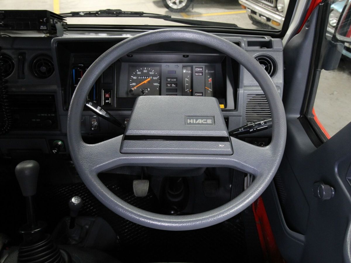 1993 Toyota HiAce - photo 11