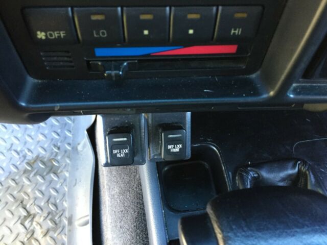 1993 Toyota Land Cruiser FJ80 - Clean - Diff Lockers - Aux Gas Tank - photo 8