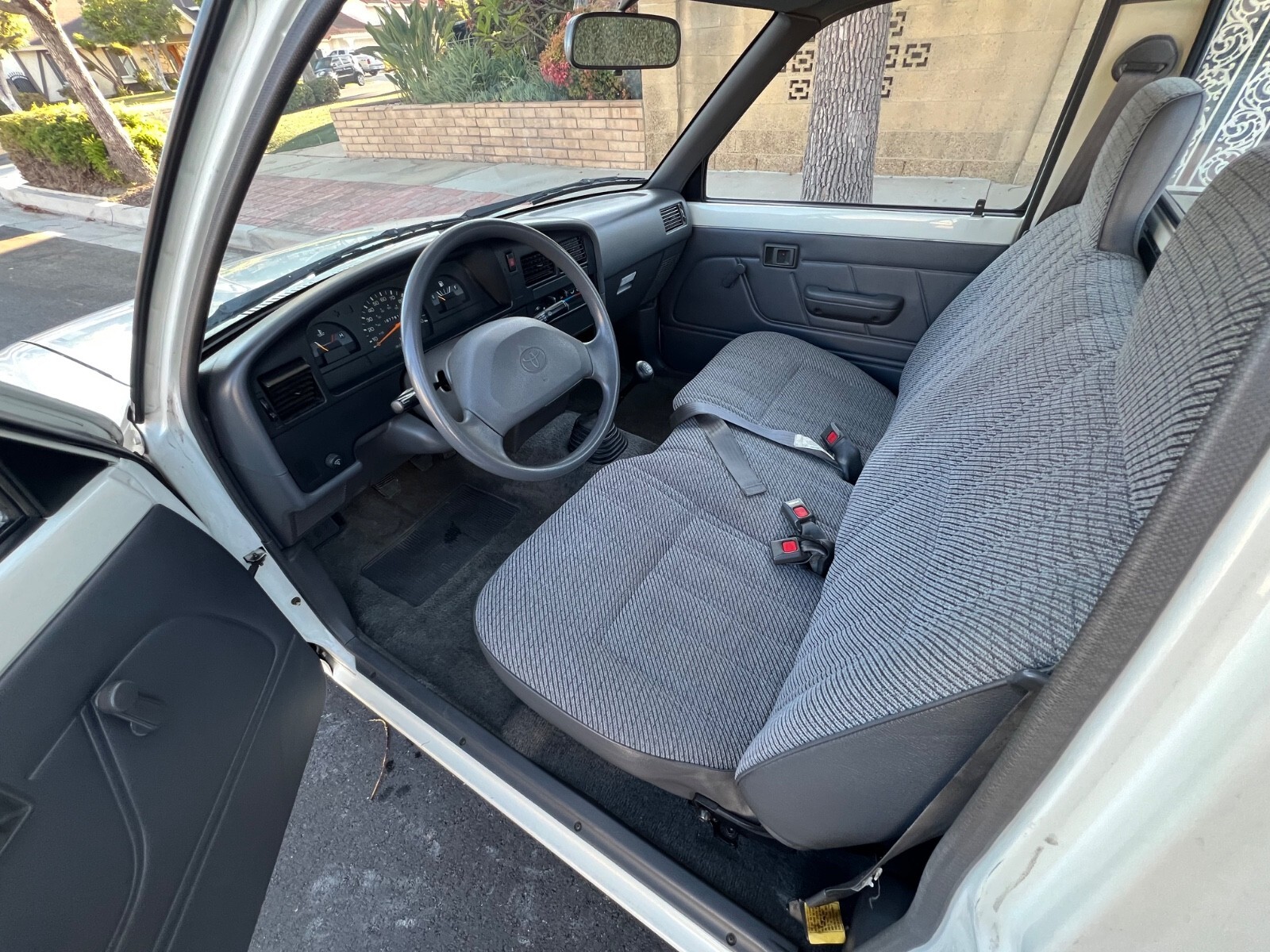 1993 Toyota Tacoma PICKUP TRUCK 22R-E 5 SPEED MANUAL PICK UP - photo 10