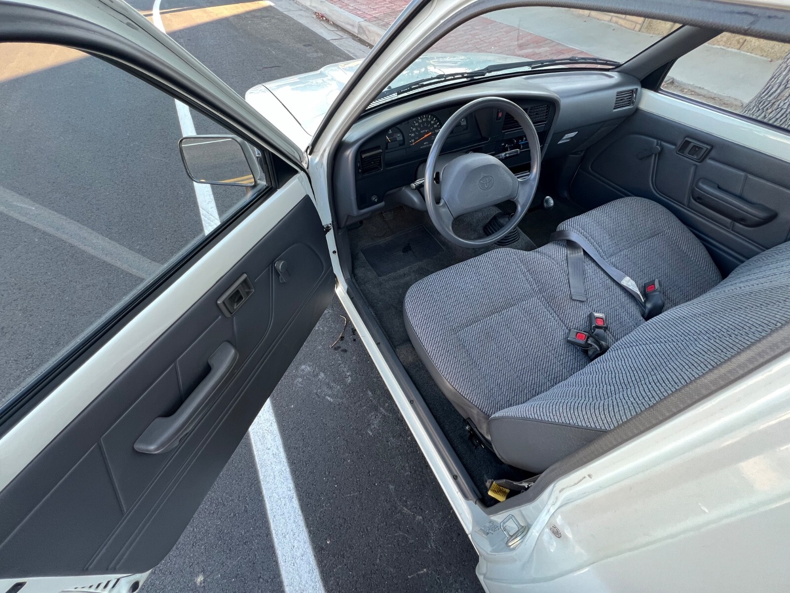 1993 Toyota Tacoma PICKUP TRUCK 22R-E 5 SPEED MANUAL PICK UP - photo 9