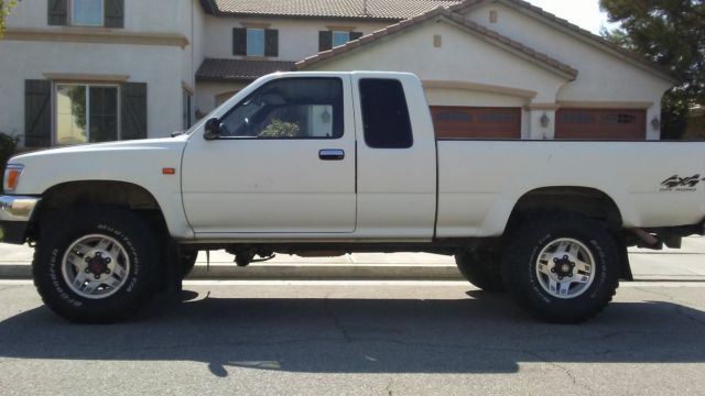 1993 Toyota Pickup DLX 3.0L, 4x4, XtraCab, Low Miles, No Accidents, Low Reserve 1993 Toyota Pickup DLX