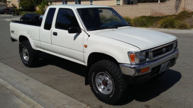 1993 Toyota Pickup DLX - photo 2