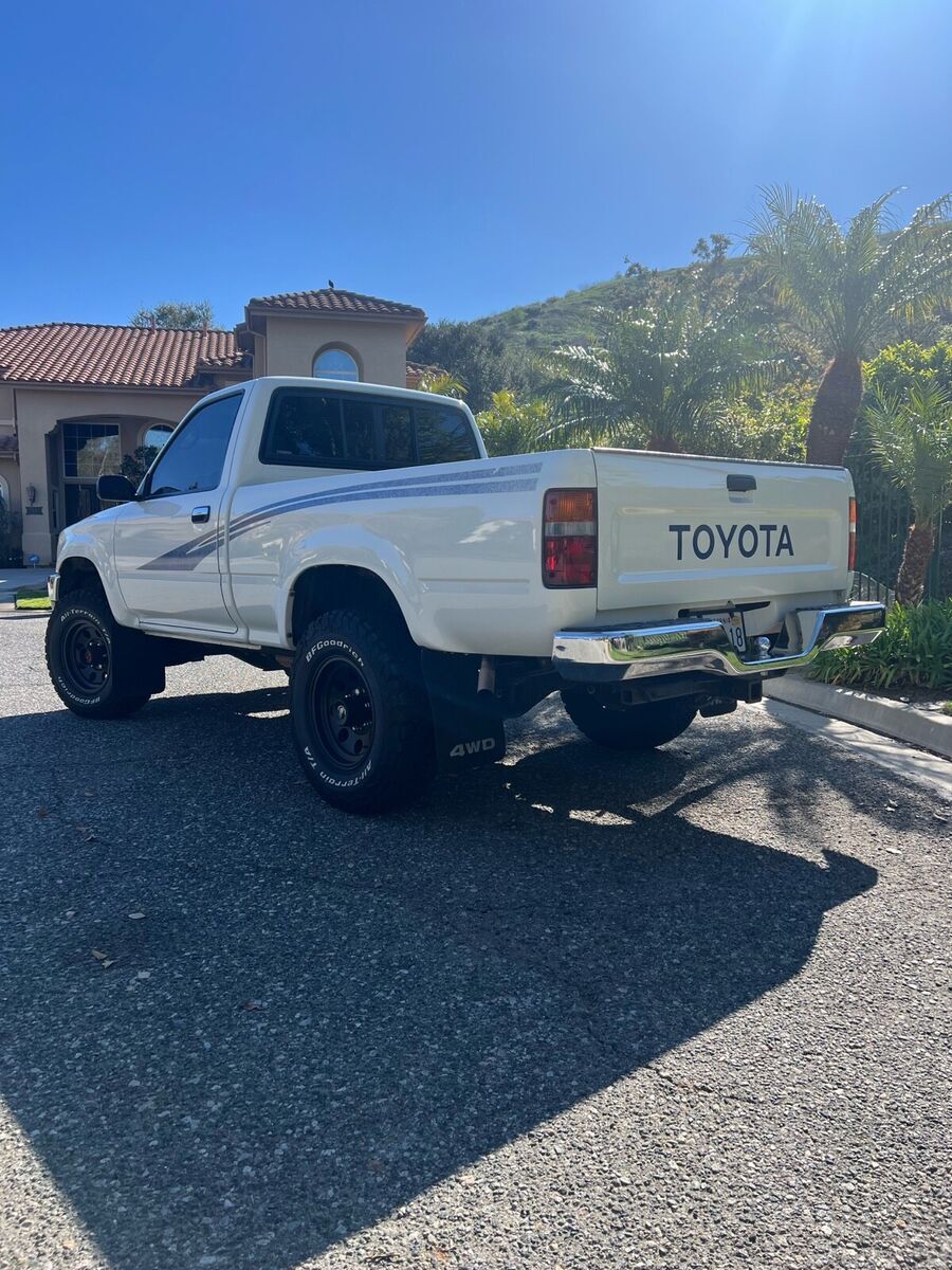 1993 Toyota Pickup 1/2 TON SHORT WHEELBASE DX - photo 3