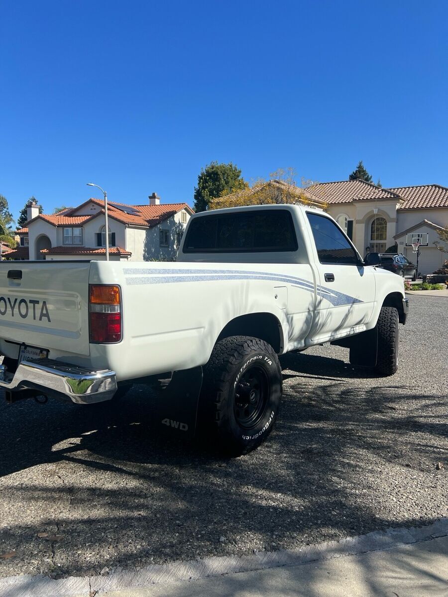 1993 Toyota Pickup 1/2 TON SHORT WHEELBASE DX - photo 5