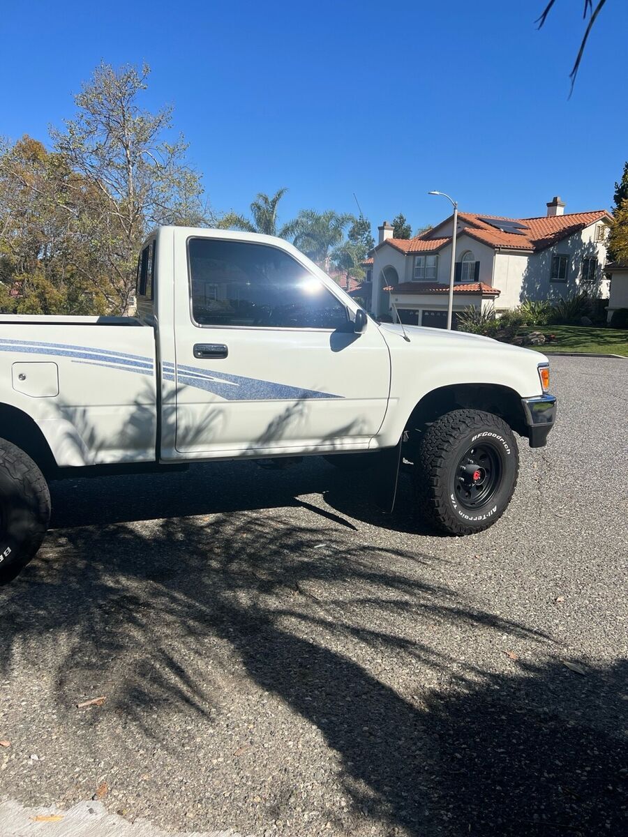 1993 Toyota Pickup 1/2 TON SHORT WHEELBASE DX - photo 6
