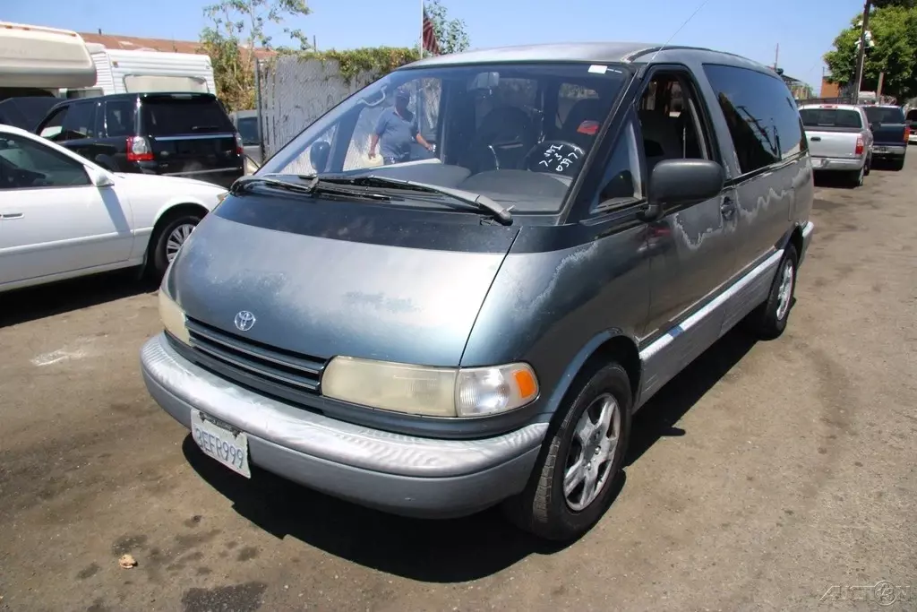 1993 Toyota Previa - photo 2
