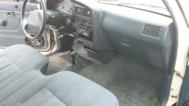 1993 Toyota pickup SR5 - photo 12