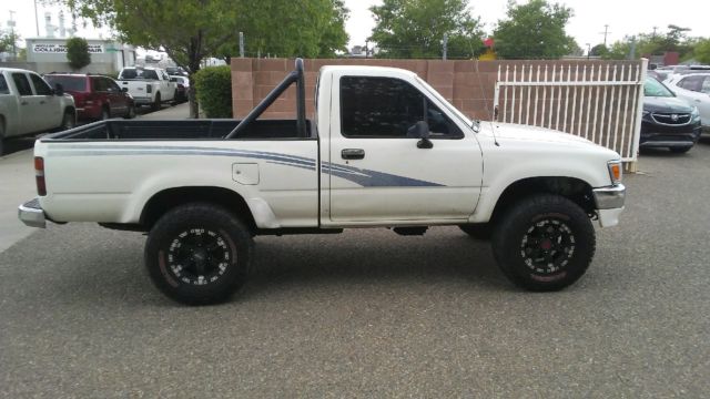 1993 Toyota pickup SR5 - photo 3