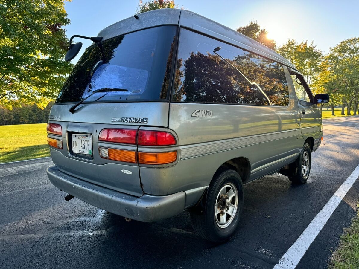 1993 Toyota Townace - photo 12