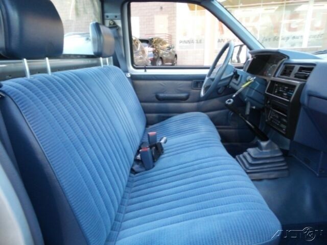 1993 Nissan Other Pickups - photo 2