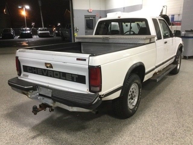 1993 Chevrolet S-10 Base Extended Cab Pickup 2-Door - photo 3