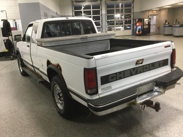 1993 Chevrolet S-10 Base Extended Cab Pickup 2-Door - photo 5