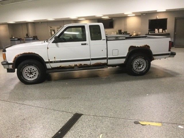 1993 Chevrolet S-10 Base Extended Cab Pickup 2-Door - photo 6