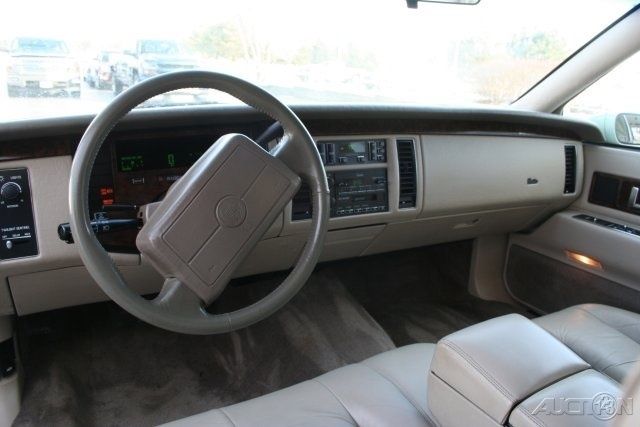 1993 Cadillac Fleetwood - photo 10