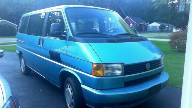 1993 Volkswagen EuroVan GL Standard Passenger Van 3-Door 2.5L 1993 Volkswagen EuroVan GL Standard Passenger Van 3-Door