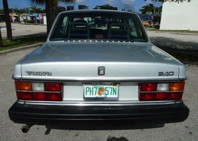 1993 Volvo 240 Base 4dr Sedan - photo 11